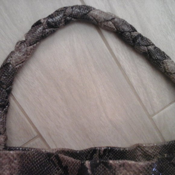 Gianni Bini Python Snake Shoulder Hobo Handbag. Size 14x15x3 - Picture 3 of 6